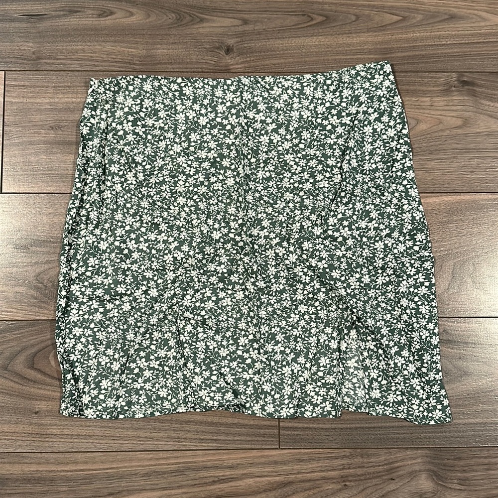 SHEIN Floral Skirt with Small Left Let Slit